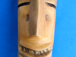 Coltello con puma scolpito