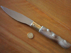 Coltello con manico in corbezzolo