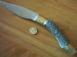 Coltello stile arburese, manico di cervo